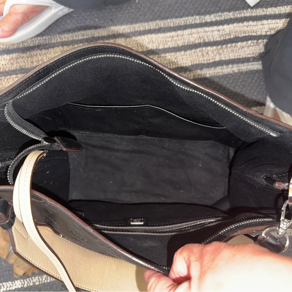 MCM Klara Large Black Leather Shoulder Bag - Picture 12 of 13